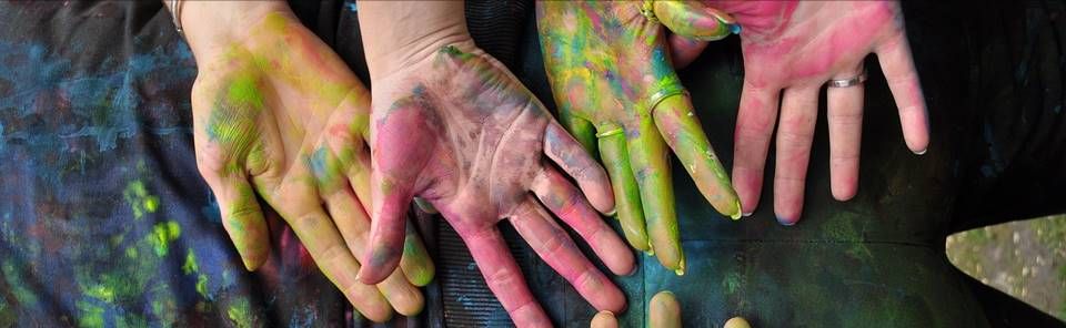 Handjes met verf